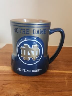 NOTRE DAME FIGHTING IRISH MUG 16 oz Collegiate Boelter Brands 2014